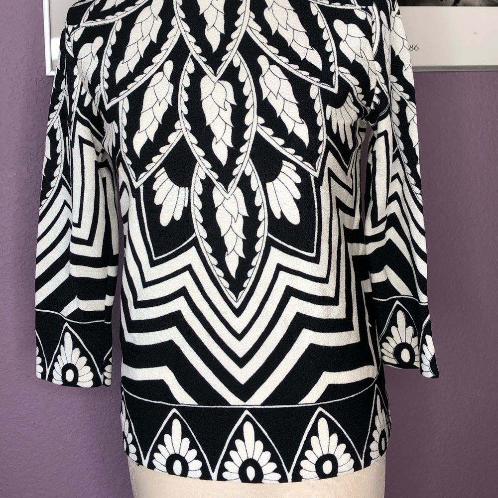 Vintage black/white printed top